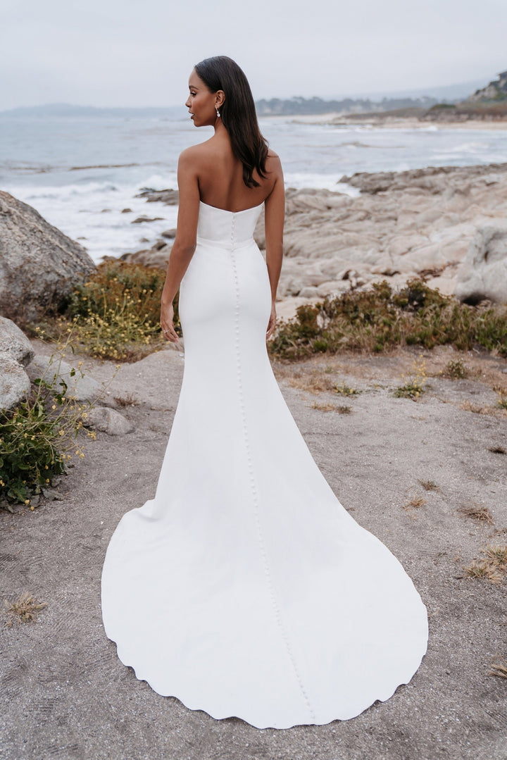 Estilo # 3504 by Allure bridals